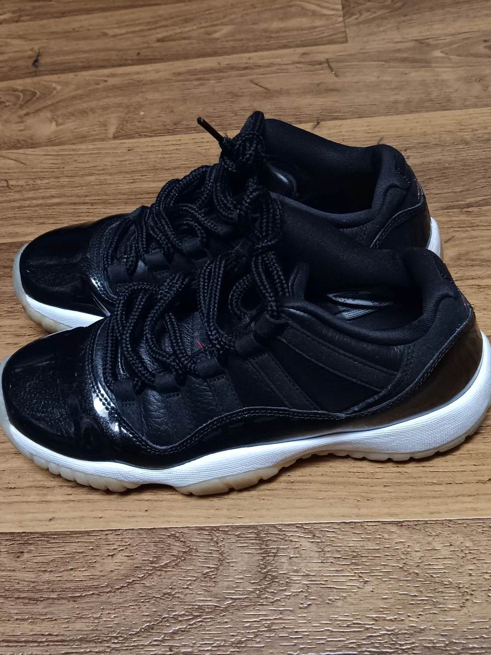 NIKE AIR JORDAN  11 XI Retro Low  72-10 Black Gym Red  528896 001 Sneakers SZ 6Y